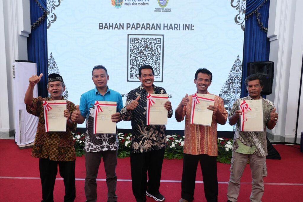 e1cab342-4d16-4c70-a37c-26e3586e9b58